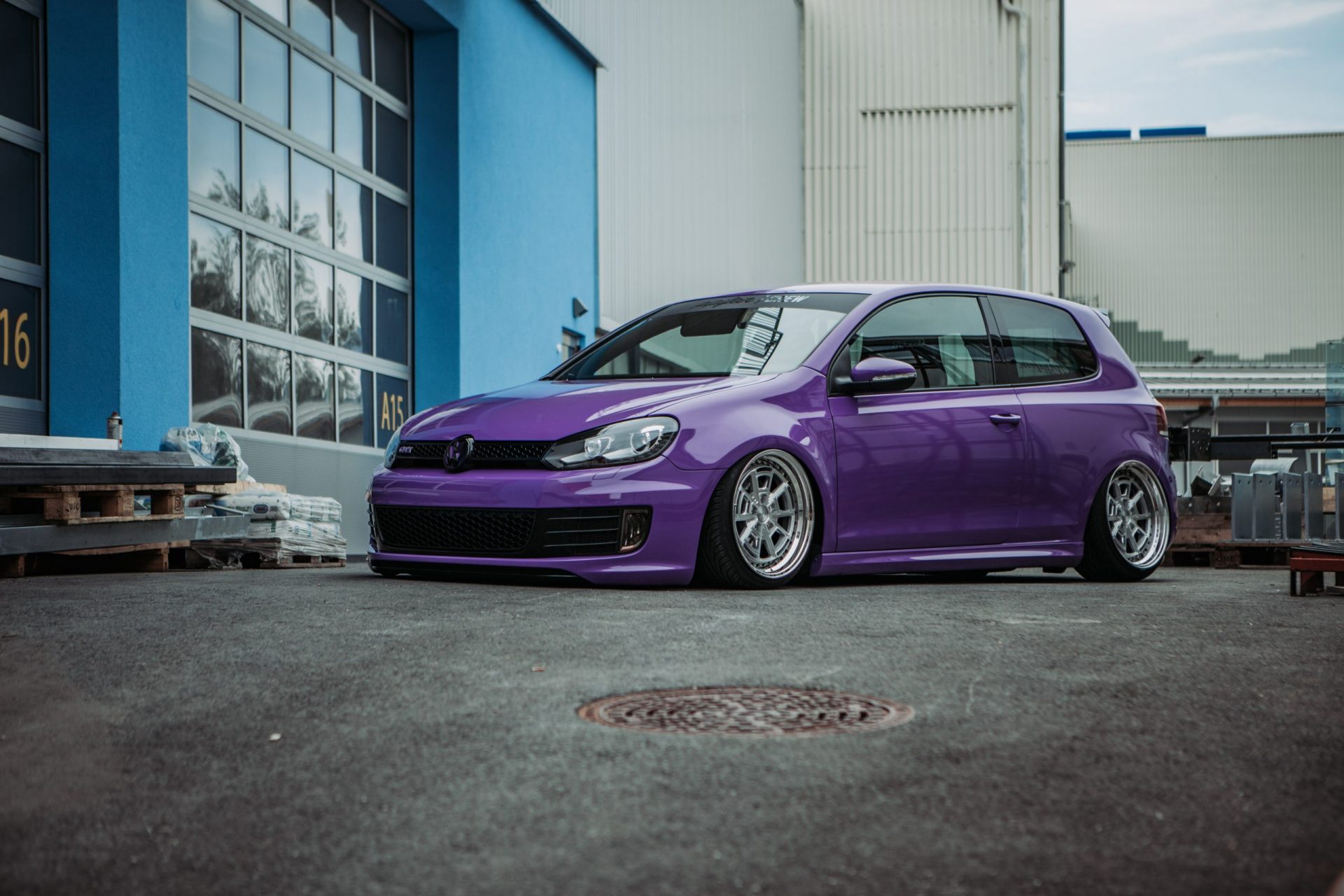 Vollfolierung_VW_Golf_VI_GTI_in_violett mit Rad48