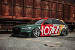 Mozzart Folierung Firmenbeschriftung Car wrap Luftfahrwerk