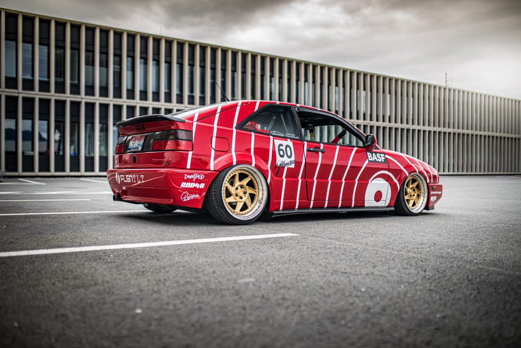 Motorsport Designfolierung BASF auf einem VW Corrado mit Rad48 Felgen