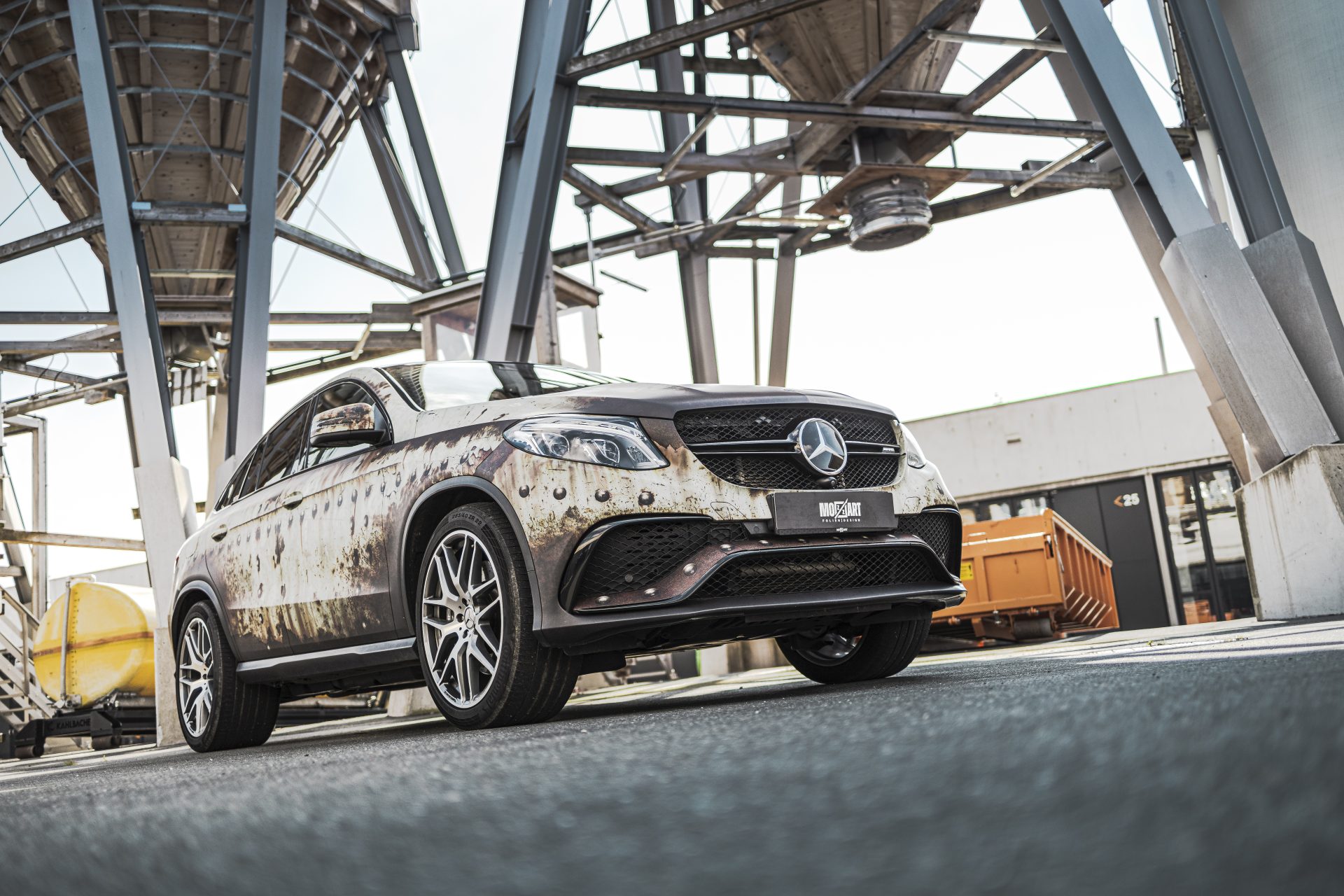 folierte rostige Frontansicht Mercedes AMG