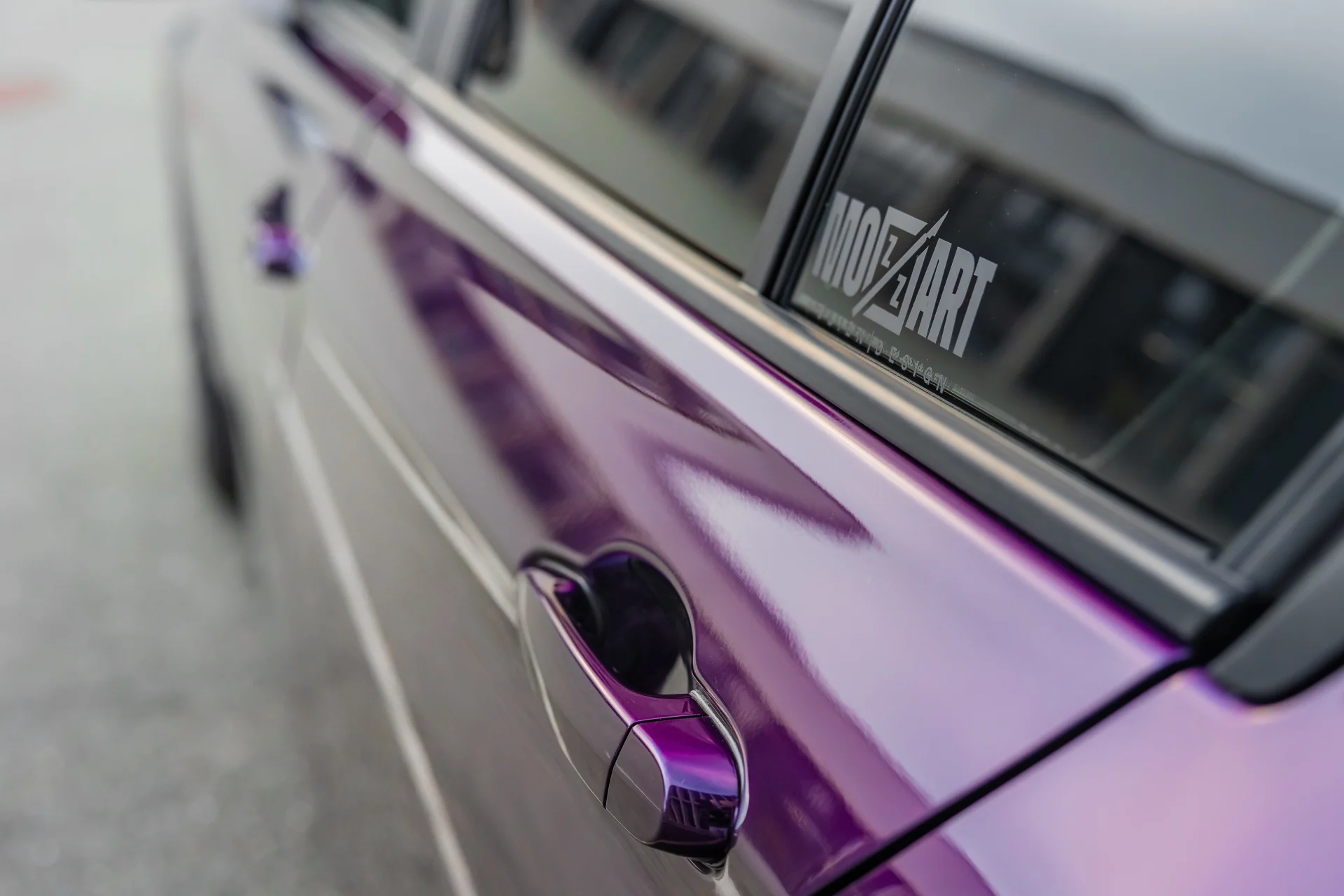 BMW Türgrifffolierung in Inozetek midnight purple foliert von Mozzart Foliendesign
