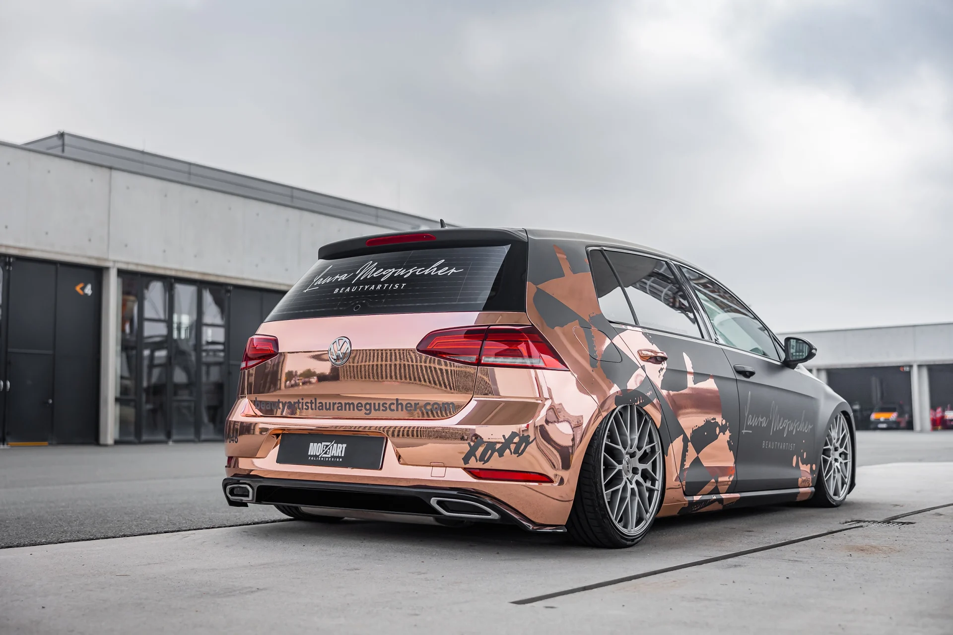 rosé Chrom folierung - VW Golf 7 - Laura Meguscher