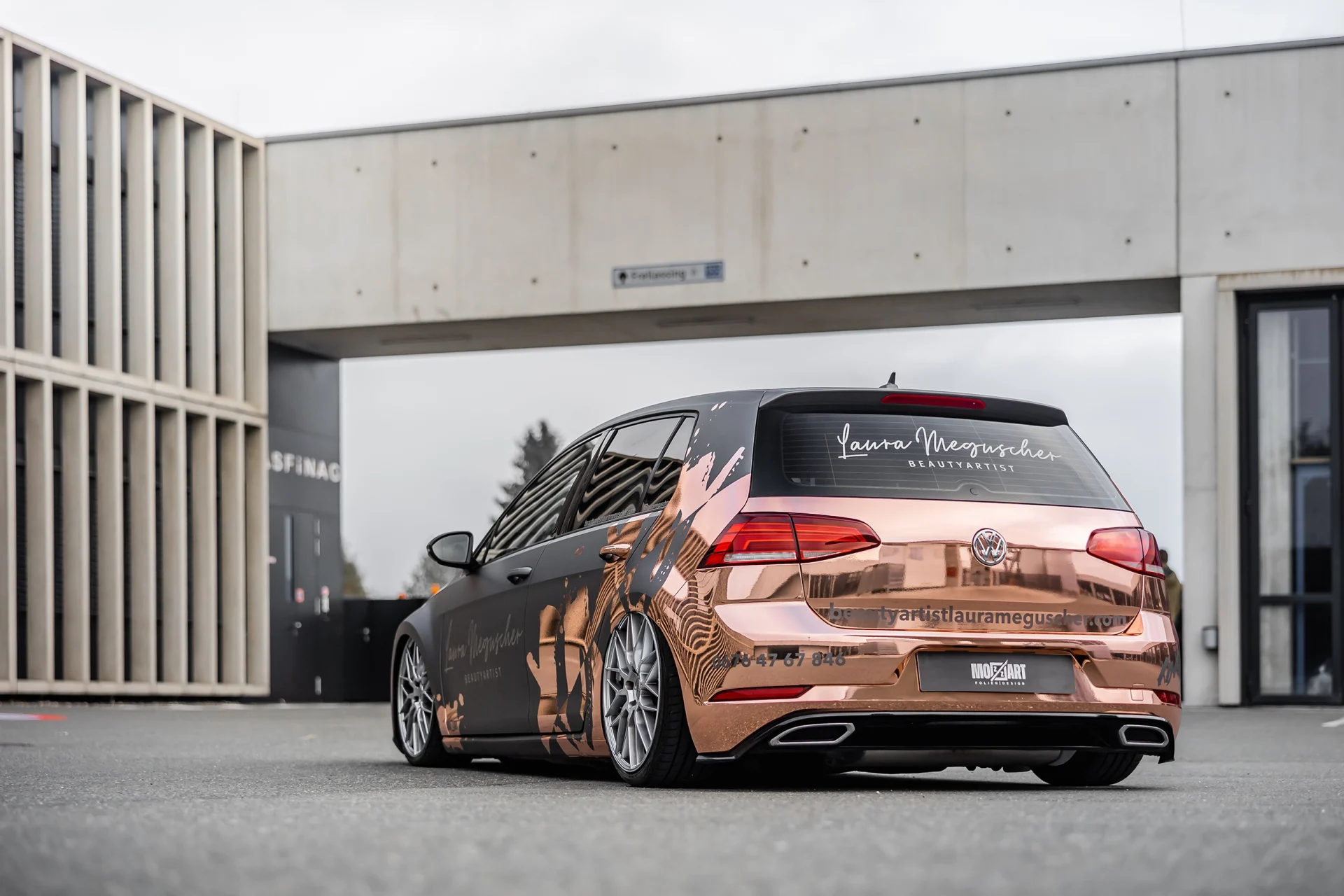 rosé Chrom folierung - VW Golf 7 - Laura Meguscher