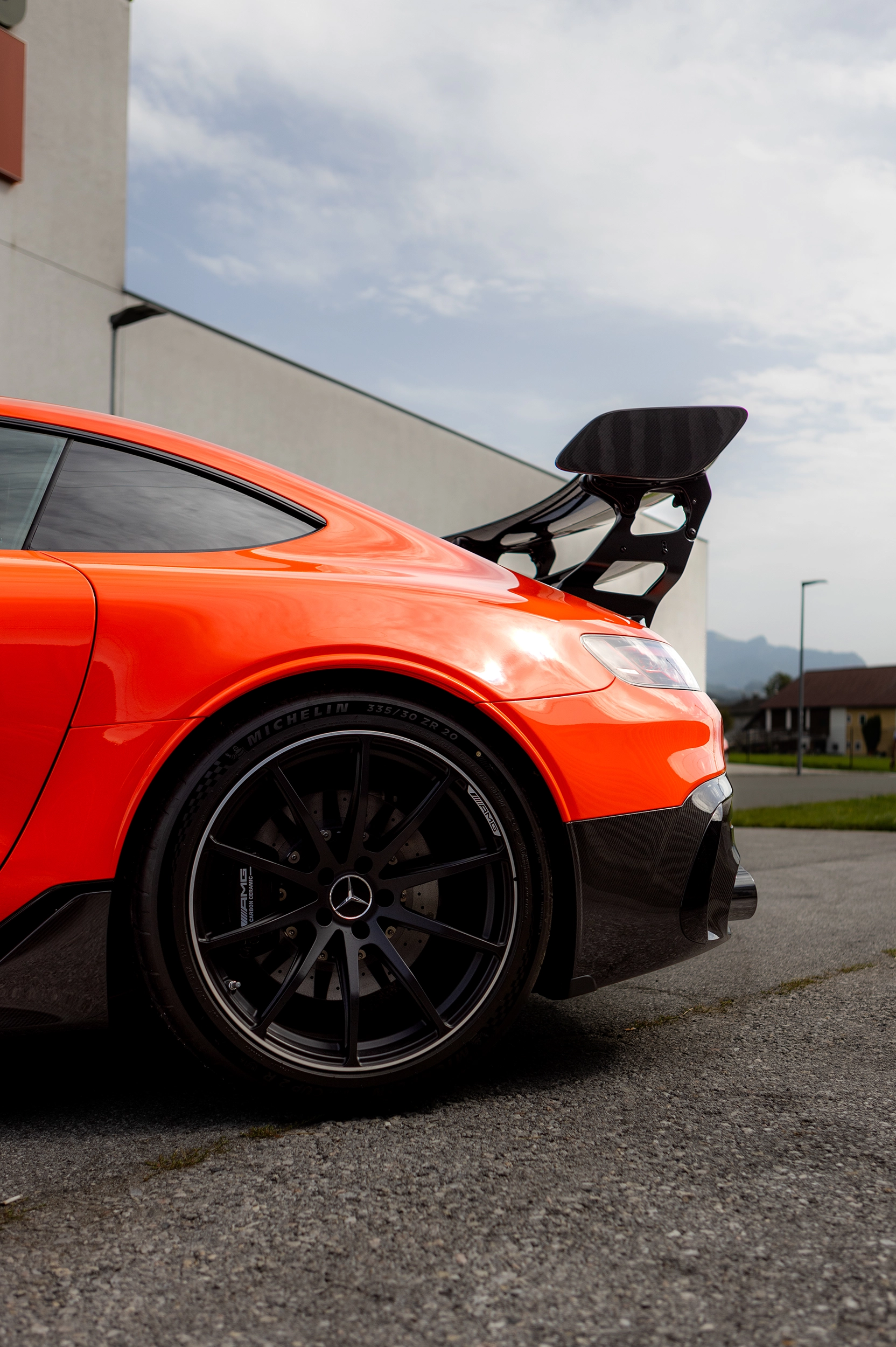 Mercedes Benz AMG GT Black Series Heckansicht mit Heckspoiler und Felge