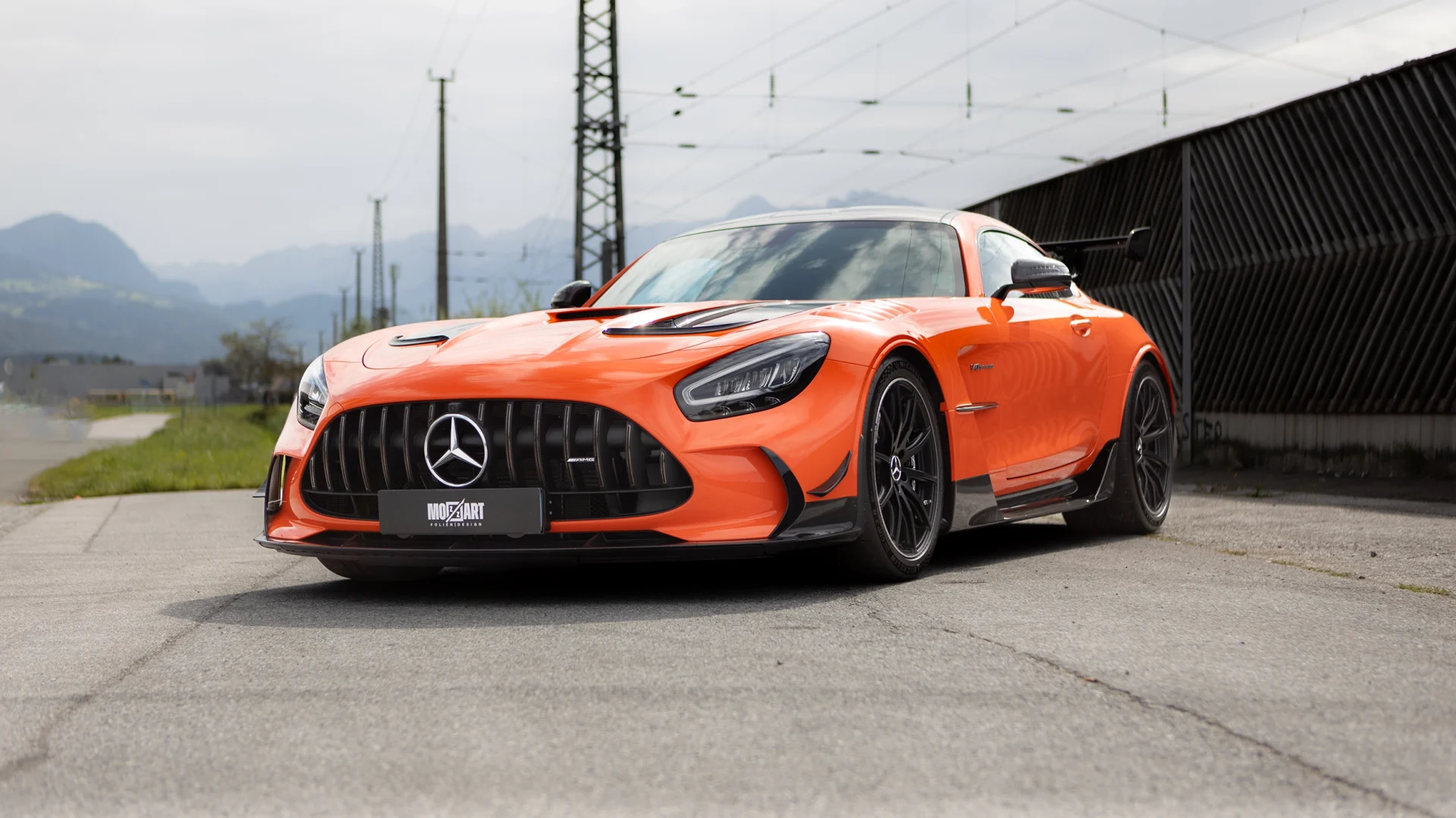 Steinschlagschutzfolierung auf einem Mercedes Benz AMG GT Black Series Kotflügel mit einer transparenter XPEL Lackschutzfolie als Frontpaket foliert