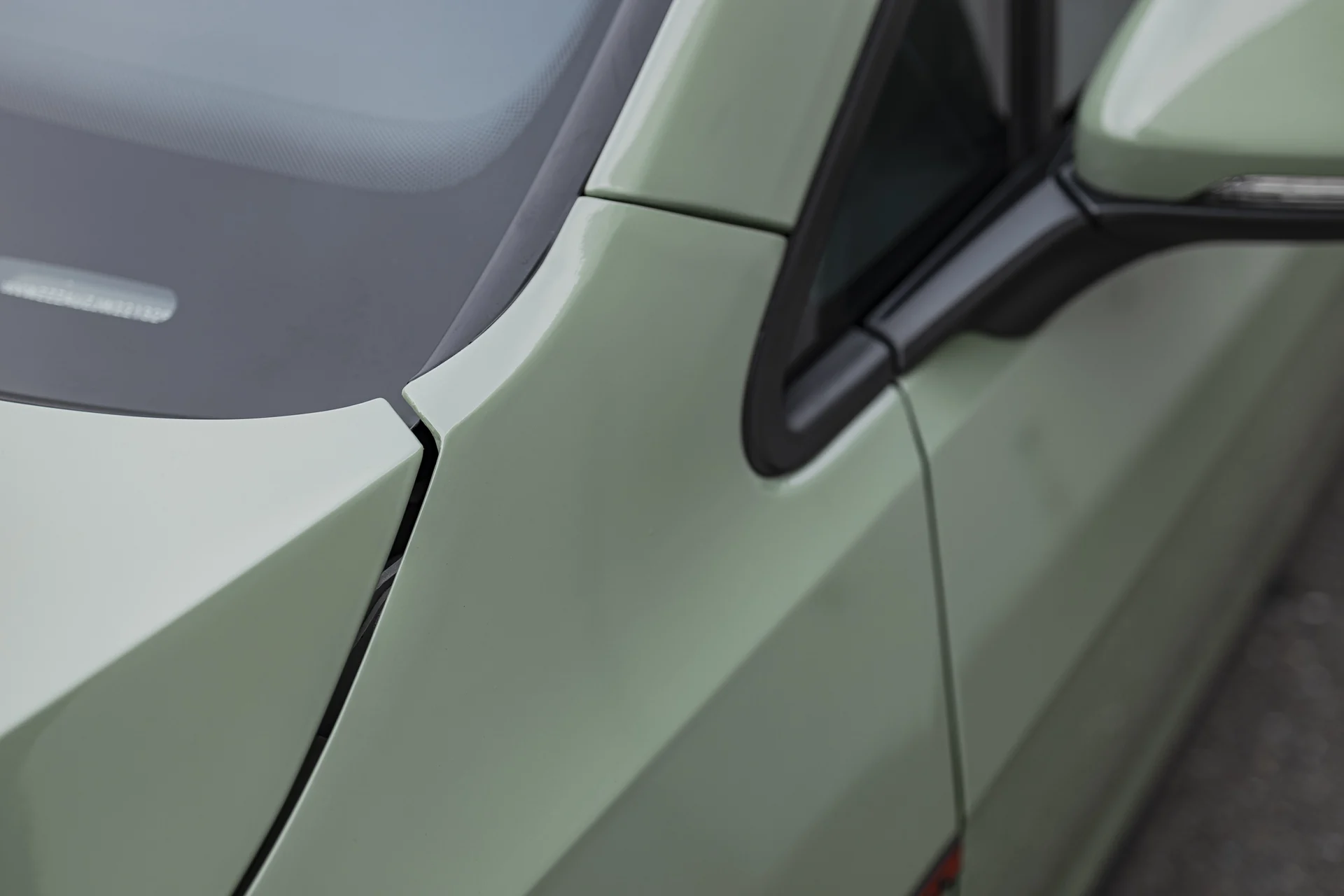 Reseda grüne Fahrzeugfolierung VW Golf VII GTI