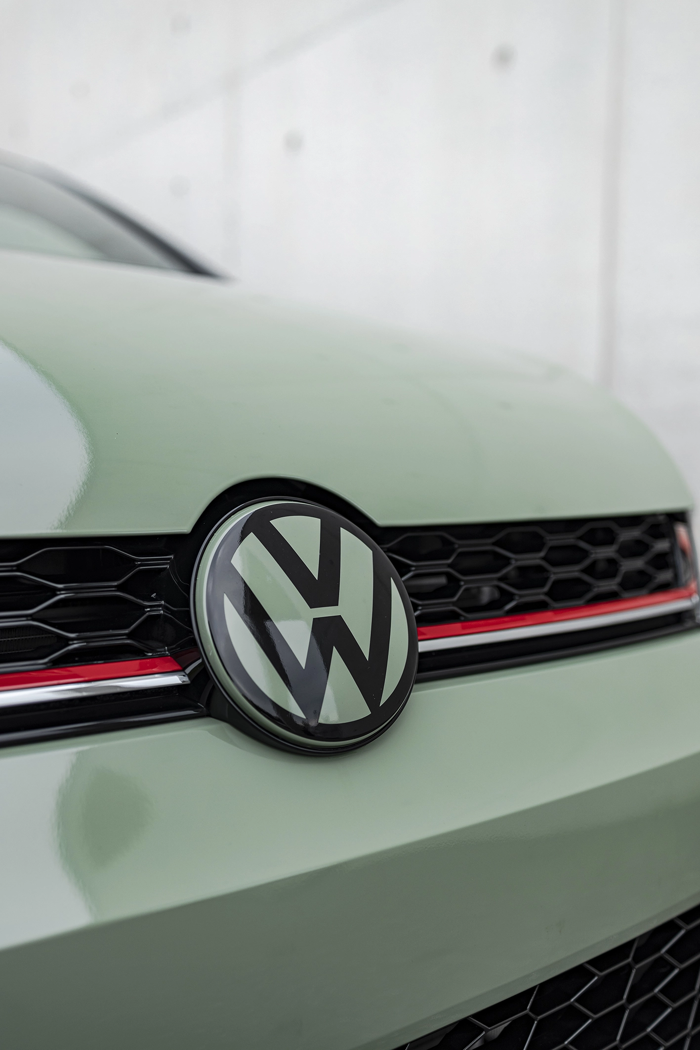 VW Emblem Folierung in Reseda Grün