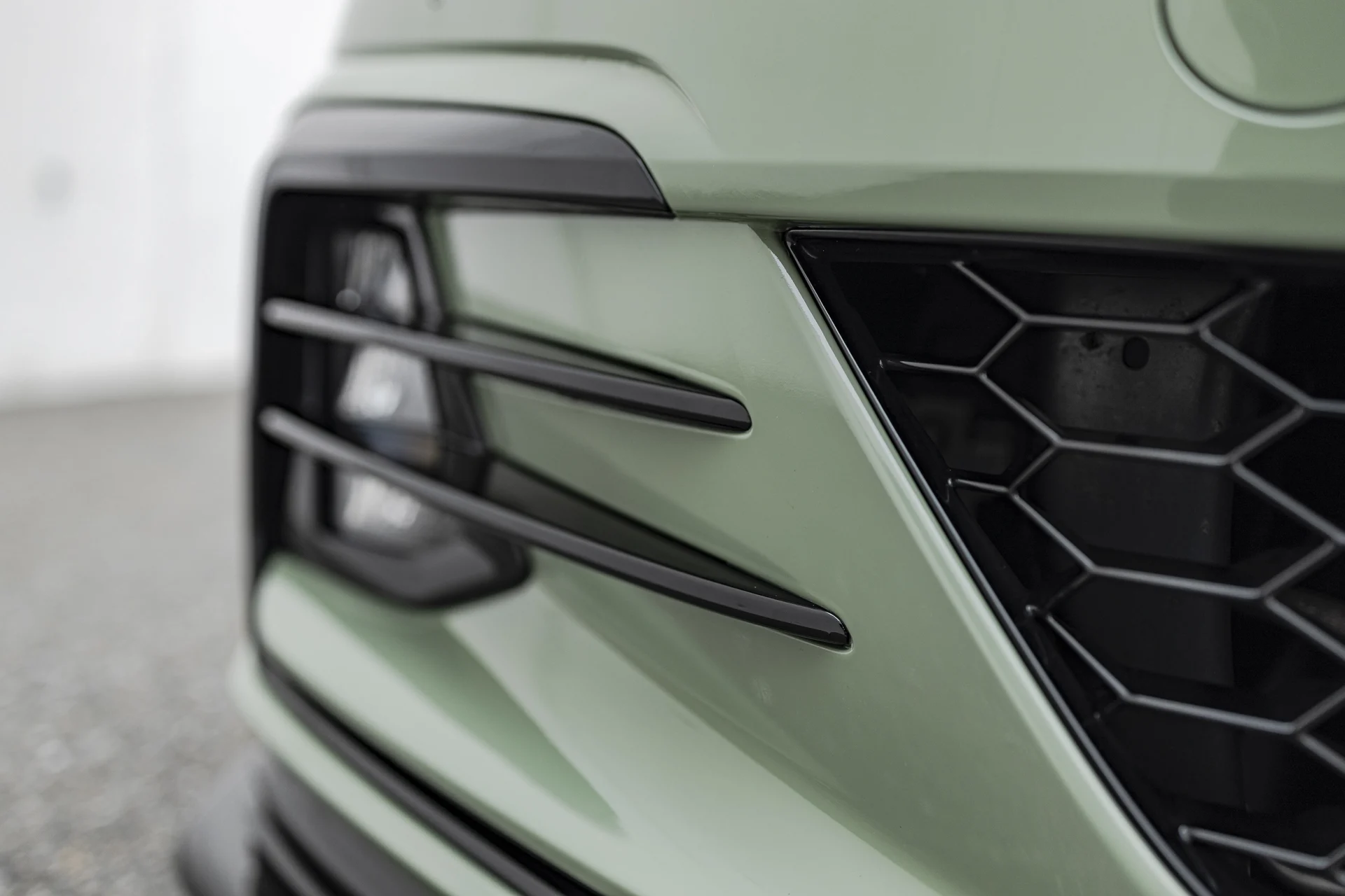 Reseda grüne Fahrzeugfolierung Details VW Golf VII GTI