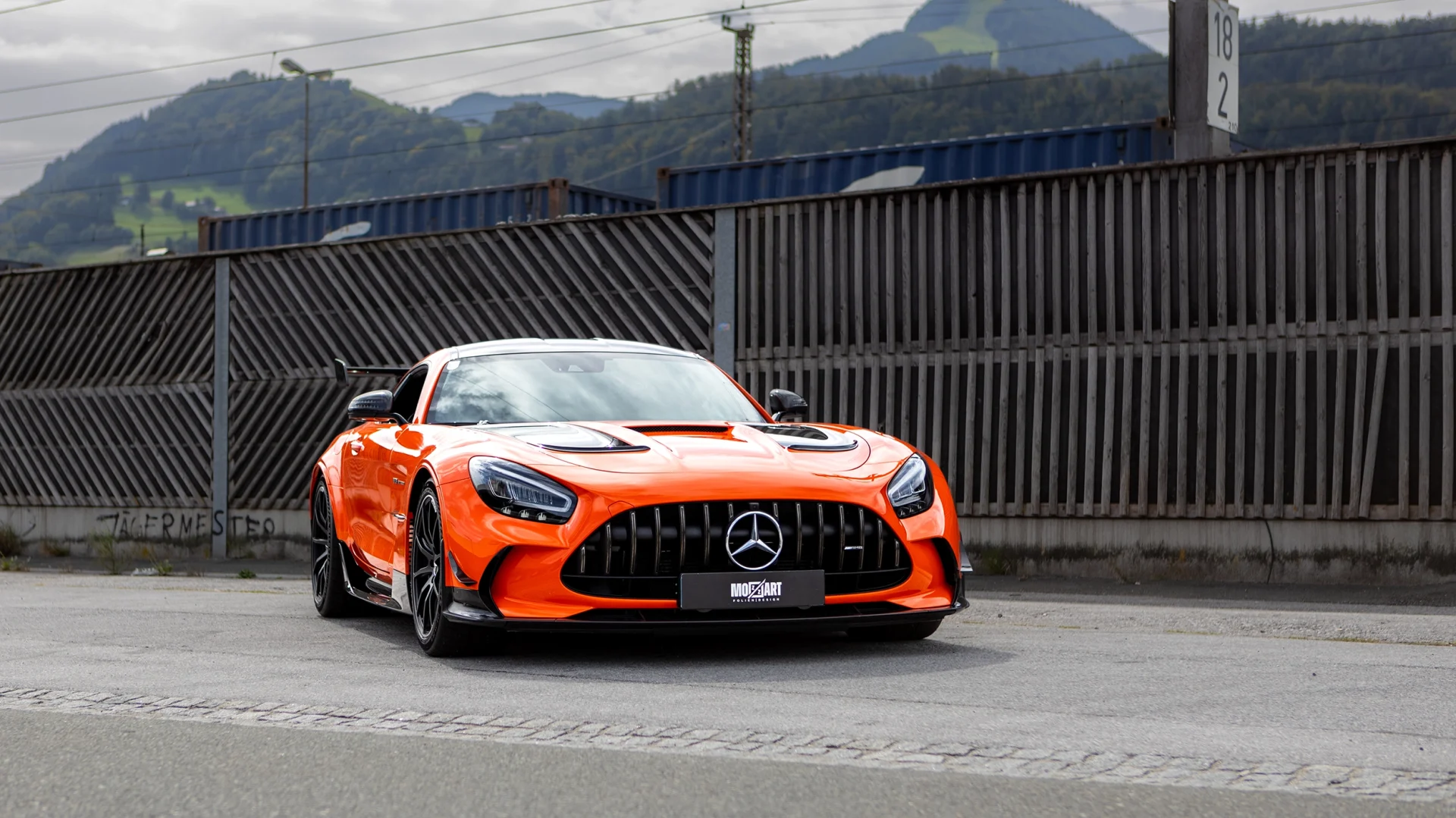 Lackschutzfolierung auf einem Mercedes Benz AMG GT Black Series mit einer transparenter XPEL Lackschutzfolie als Frontpaket foliert