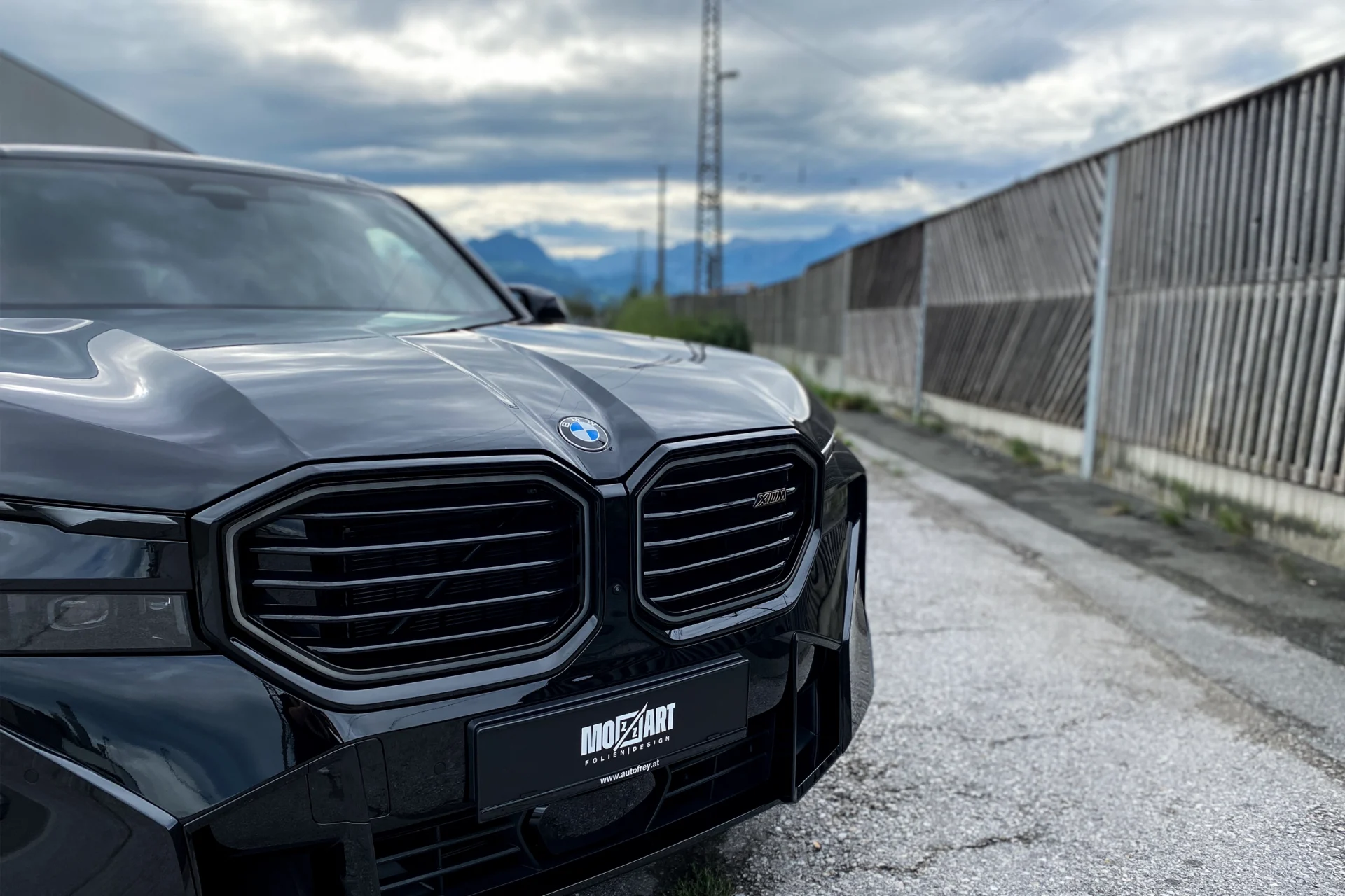 BMW XM Front, Motorhaube und Stoßstange mit Lackschutzfolie von Mozzart Foliendesign
